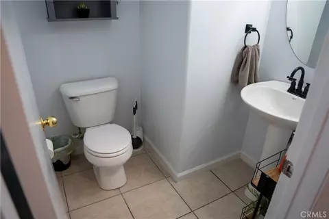 Bath - 8738 Redondo Ave, Hesperia, CA 92344 photo 1 of 7