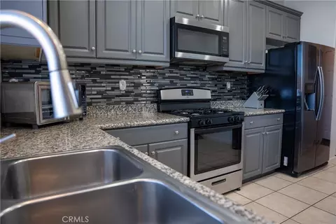 Kitchen - 8738 Redondo Ave, Hesperia, CA 92344 photo 4 of 6