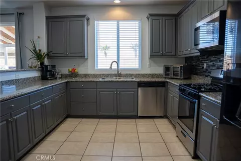 Kitchen - 8738 Redondo Ave, Hesperia, CA 92344 photo 3 of 6