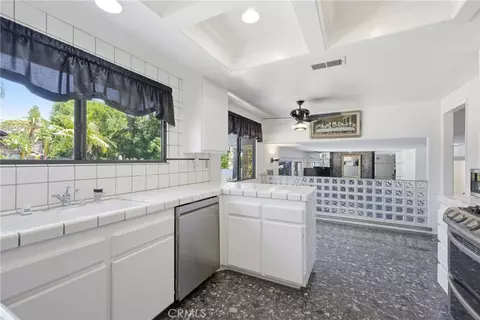 Kitchen - 7055 Mango St, Rancho Cucamonga, CA 91701 photo 3 of 4