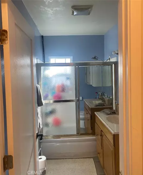 Bath - 10246 Haddon, Pacoima, CA 91331 photo 1 of 2