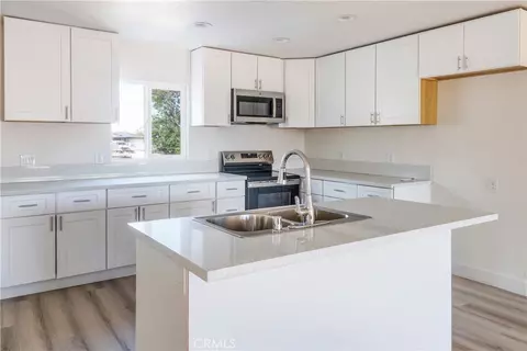 Kitchen - 17820 Sycamore St, Hesperia, CA 92345 photo 2 of 2