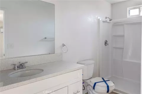 Bath - 17820 Sycamore St, Hesperia, CA 92345 photo 2 of 3