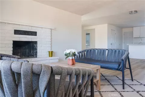 Living - 17820 Sycamore St, Hesperia, CA 92345 photo 2 of 2