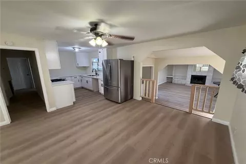 Living - 611 Lillian Dr, Barstow, CA 92311 photo 2 of 4