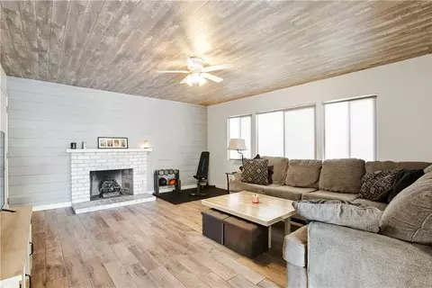 207 E Morningside St, Long Beach, CA 90805
