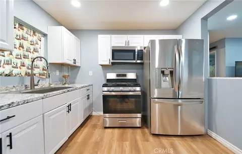 Kitchen - 29083 Hook Crk, Cedar Glen, CA 92321 photo 2 of 4