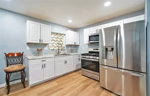 Kitchen - 29083 Hook Crk, Cedar Glen, CA 92321 photo 1 of 4