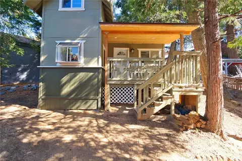 Exterior - 29083 Hook Crk, Cedar Glen, CA 92321 photo 7 of 15