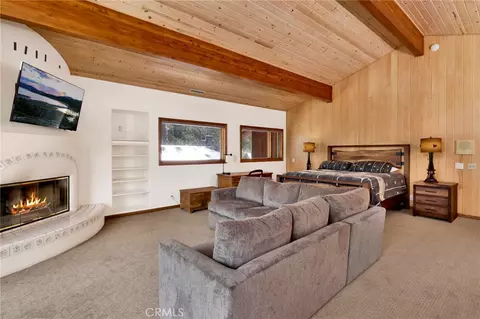 Bedroom - 251 N Eureka Dr, Big Bear Lake, CA 92315 photo 6 of 11