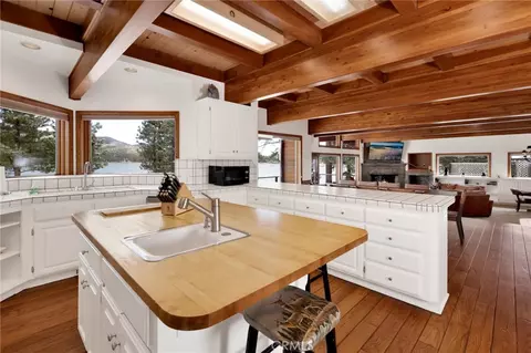 Kitchen - 251 N Eureka Dr, Big Bear Lake, CA 92315 photo 3 of 4