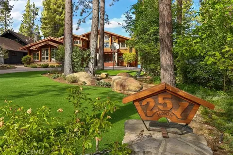 Exterior - 251 N Eureka Dr, Big Bear Lake, CA 92315 photo 2 of 11
