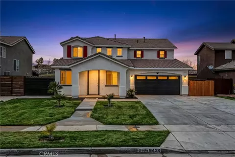 8424 Hoover Ct, Oak Hills, CA 92344