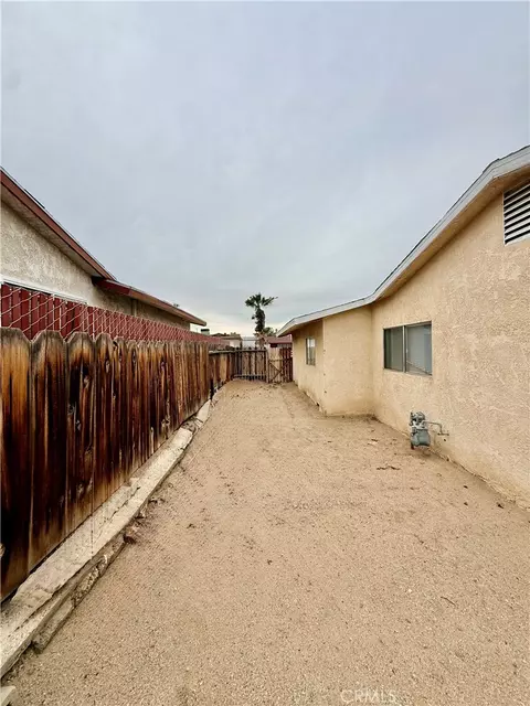 305 Beverly Ave, Barstow, CA 92311 photo 23