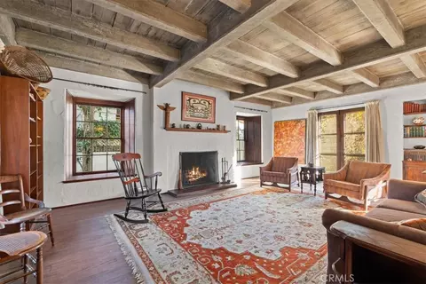 472 W 10th St, Claremont, CA 91711