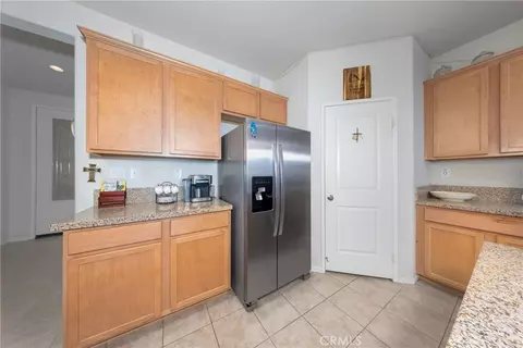 Kitchen - 1102 Moraga Ave, Perris, CA 92571 photo 3 of 4