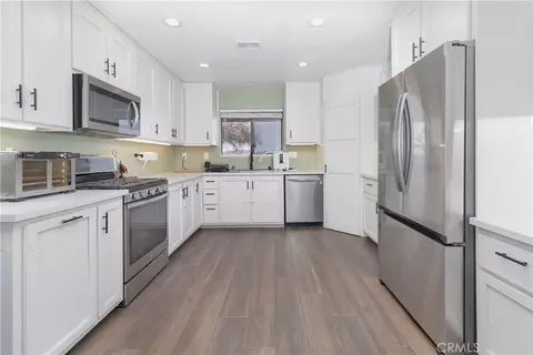 Kitchen - 19801 Talihina Rd, Apple Valley, CA 92307 photo 1 of 3