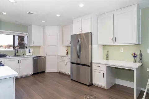 Kitchen - 19801 Talihina Rd, Apple Valley, CA 92307 photo 3 of 3