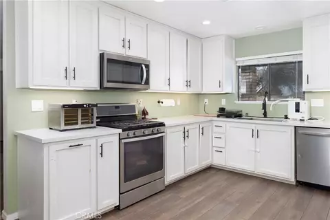 Kitchen - 19801 Talihina Rd, Apple Valley, CA 92307 photo 2 of 3