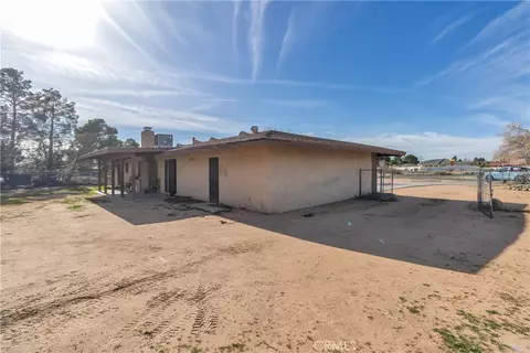 Exterior - 19801 Talihina Rd, Apple Valley, CA 92307 photo 4 of 5