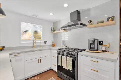 Kitchen - 5313 Basel Dr, Wrightwood, CA 92397 photo 4 of 6