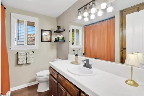Bath - 5313 Basel Dr, Wrightwood, CA 92397 photo 3 of 4