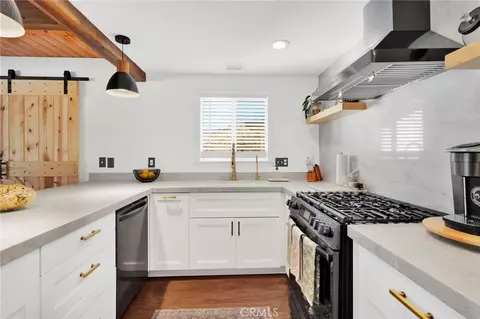 Kitchen - 5313 Basel Dr, Wrightwood, CA 92397 photo 2 of 6