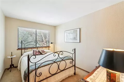 Bedroom - 27403 Alpen Dr, Lake Arrowhead, CA 92352 photo 2 of 5