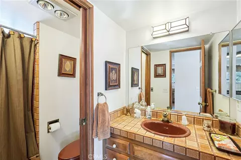 Bath - 27403 Alpen Dr, Lake Arrowhead, CA 92352 photo 3 of 3