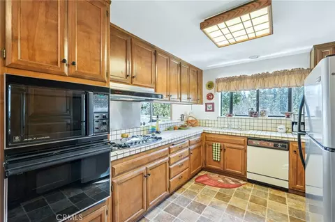 27403 Alpen Dr, Lake Arrowhead, CA 92352 photo 10