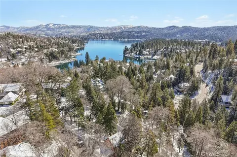 View/Area - 27403 Alpen Dr, Lake Arrowhead, CA 92352 photo 3 of 4