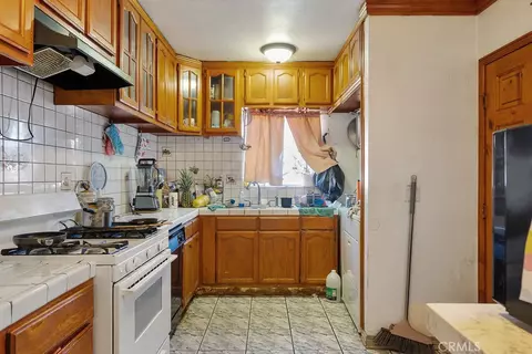 Kitchen - 7032 Somerset, Paramount, CA 90723 photo 4 of 4