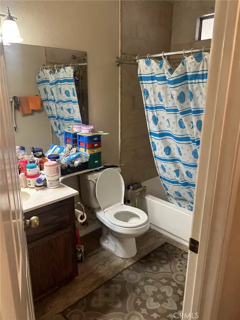 Bath - 8915 3rd Ave, Hesperia, CA 92345 photo 1 of 1