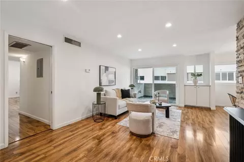 125 S Sierra Madre #215, Pasadena, CA 91107