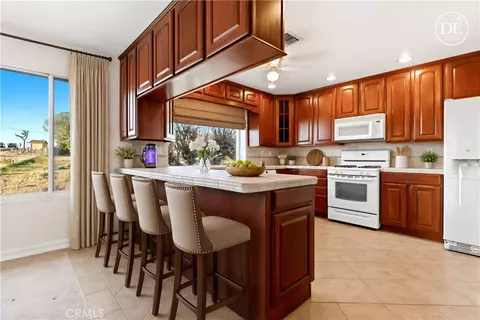 Kitchen - 18785 Talisman, Hesperia, CA 92345 photo 2 of 5