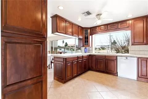 Kitchen - 18785 Talisman, Hesperia, CA 92345 photo 4 of 5