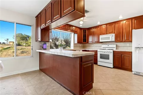 Kitchen - 18785 Talisman, Hesperia, CA 92345 photo 1 of 5