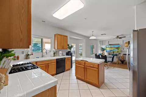 Kitchen - 4903 Edmonton, Fontana, CA 92336 photo 5 of 6
