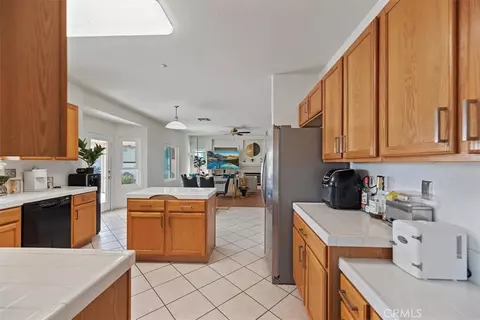 Kitchen - 4903 Edmonton, Fontana, CA 92336 photo 4 of 6