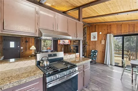 Kitchen - 44667 Barton, Sugarloaf, CA 92386 photo 6 of 6