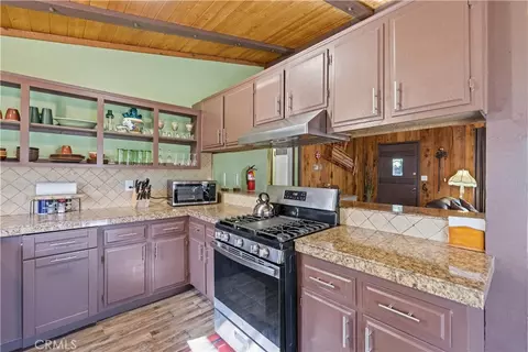 Kitchen - 44667 Barton, Sugarloaf, CA 92386 photo 5 of 6