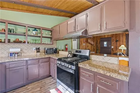Kitchen - 44667 Barton, Sugarloaf, CA 92386 photo 5 of 6