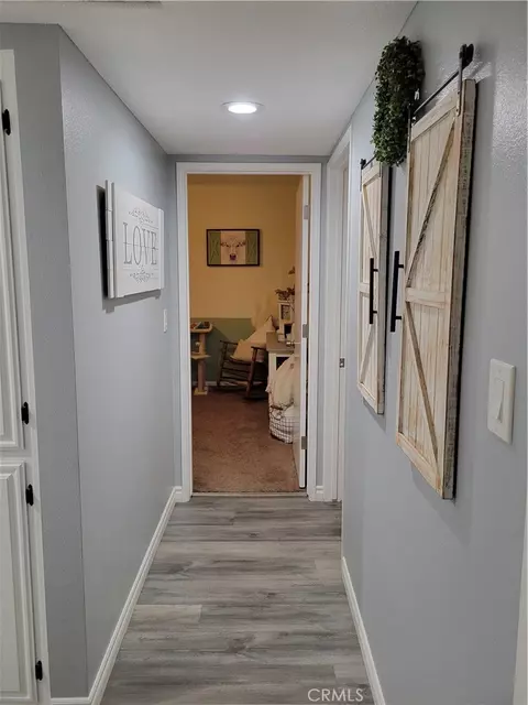 Entry Way - 21535 Pine Rdg, Apple Valley, CA 92307 photo 3 of 5