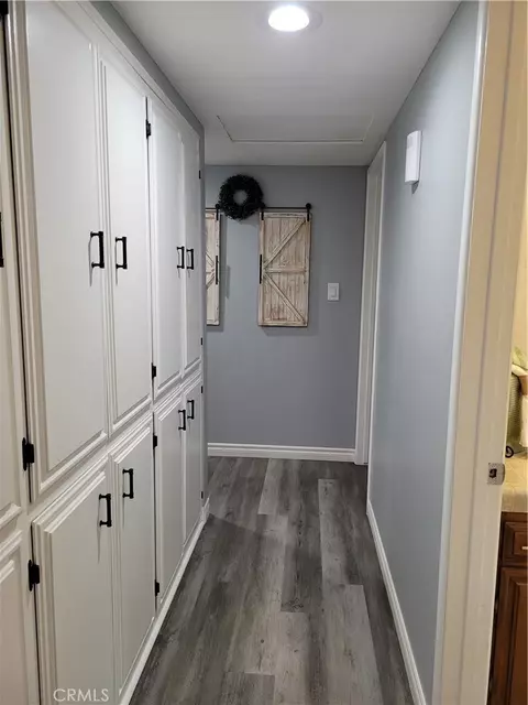 Entry Way - 21535 Pine Rdg, Apple Valley, CA 92307 photo 2 of 5
