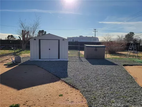 Exterior - 21535 Pine Rdg, Apple Valley, CA 92307 photo 7 of 14
