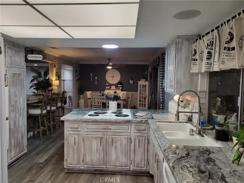 Kitchen - 21535 Pine Rdg, Apple Valley, CA 92307 photo 5 of 6