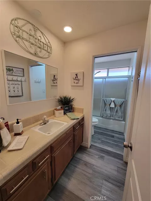 Bath - 21535 Pine Rdg, Apple Valley, CA 92307 photo 1 of 3