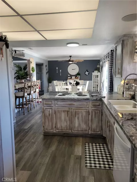 Kitchen - 21535 Pine Rdg, Apple Valley, CA 92307 photo 6 of 6