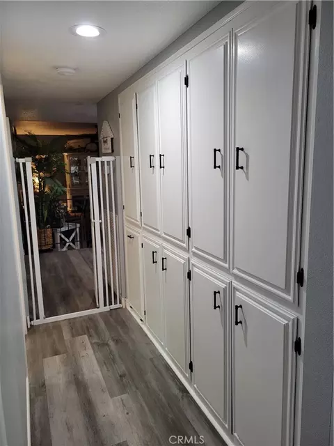 Entry Way - 21535 Pine Rdg, Apple Valley, CA 92307 photo 5 of 5