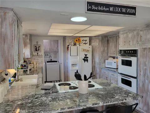 Kitchen - 21535 Pine Rdg, Apple Valley, CA 92307 photo 2 of 6